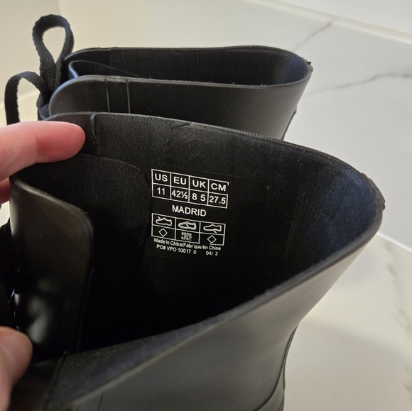 Black Cougar Rainboots 11 - Picture 6 of 12